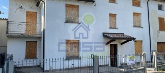 2 bedrooms House in Villanova sull'Arda, Italy No. 229037 2