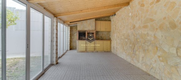 5 bedrooms Villa in Sesimbra, Portugal No. 115534 10