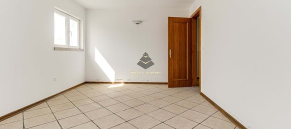 5 bedrooms Villa in Sesimbra, Portugal No. 115534 7