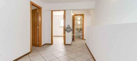 5 bedrooms Villa in Sesimbra, Portugal No. 115534 3