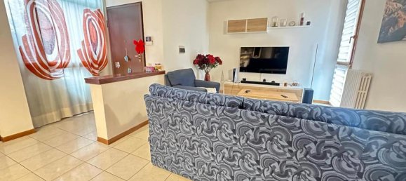 4 rooms Apartment in Empoli, Italy No. 150576 5