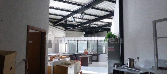 Склад с 5 комнатами в Виллорба, Италия № 159739 10