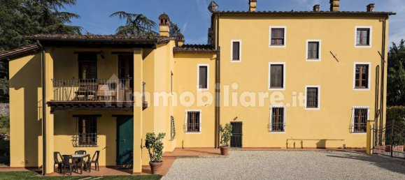 5 bedrooms House in Lucca, Italy No. 42656 6