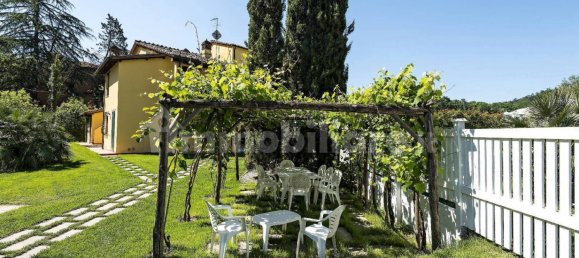 5 bedrooms House in Lucca, Italy No. 42656 4