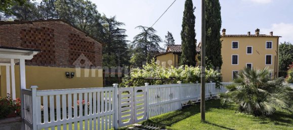 5 bedrooms House in Lucca, Italy No. 42656 10