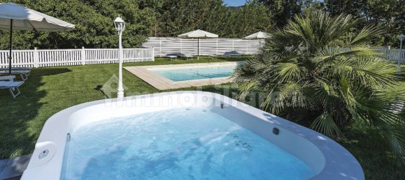 5 bedrooms House in Lucca, Italy No. 42656 36