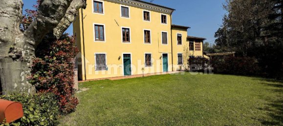 5 bedrooms House in Lucca, Italy No. 42656 2