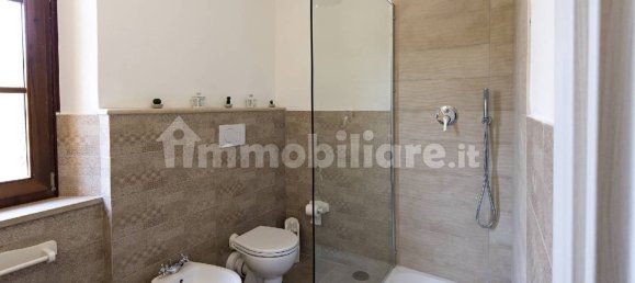 5 bedrooms House in Lucca, Italy No. 42656 31