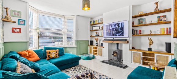 3 bedrooms House in Redhill, United Kingdom No. 987 4