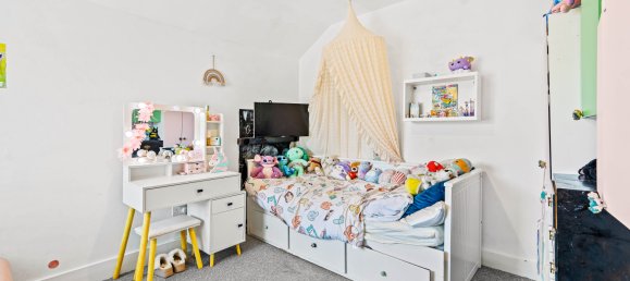 3 bedrooms House in Redhill, United Kingdom No. 987 13