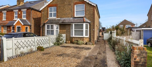 3 bedrooms House in Redhill, United Kingdom No. 987 2