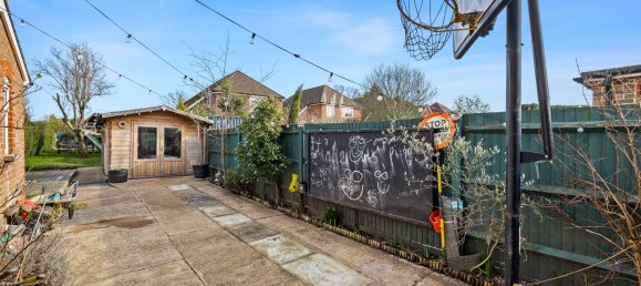 3 bedrooms House in Redhill, United Kingdom No. 987 18