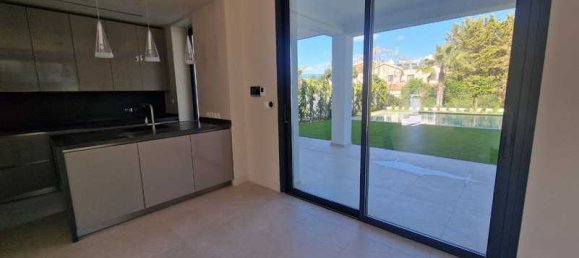 4 bedrooms Villa in Strovolos, Cyprus No. 20389 3