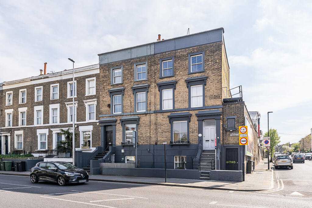 2 bedrooms Apartment in London, United Kingdom No. 14084