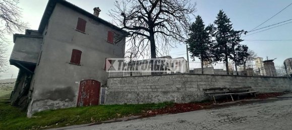 2 Schlafzimmer Haus in Montese, Italy, Nr. 144831 3