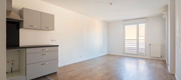 Apartamento de 2 dormitorios en Bezons, France No. 136866 4