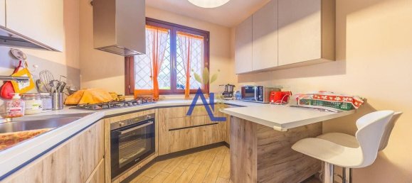 4 bedrooms Apartment in Rome, Italy No. 321611 7