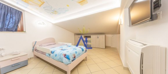 4 bedrooms Apartment in Rome, Italy No. 321611 25