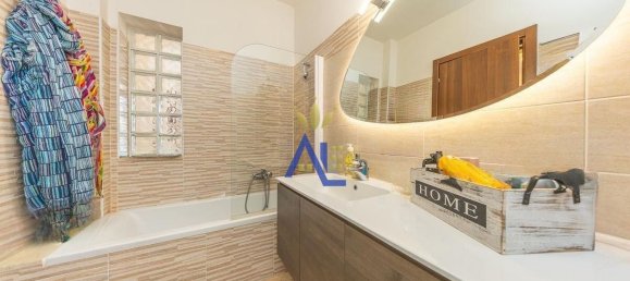 4 bedrooms Apartment in Rome, Italy No. 321611 10