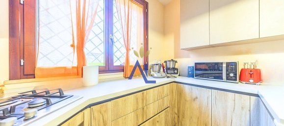 4 bedrooms Apartment in Rome, Italy No. 321611 8