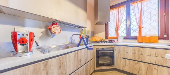 4 bedrooms Apartment in Rome, Italy No. 321611 9