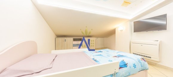 4 bedrooms Apartment in Rome, Italy No. 321611 18