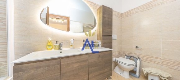 4 bedrooms Apartment in Rome, Italy No. 321611 2