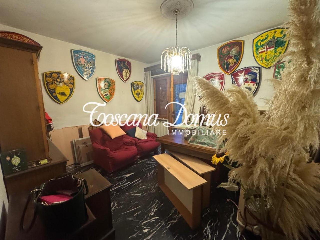5 rooms Apartment in Siena, Italy No. 26071