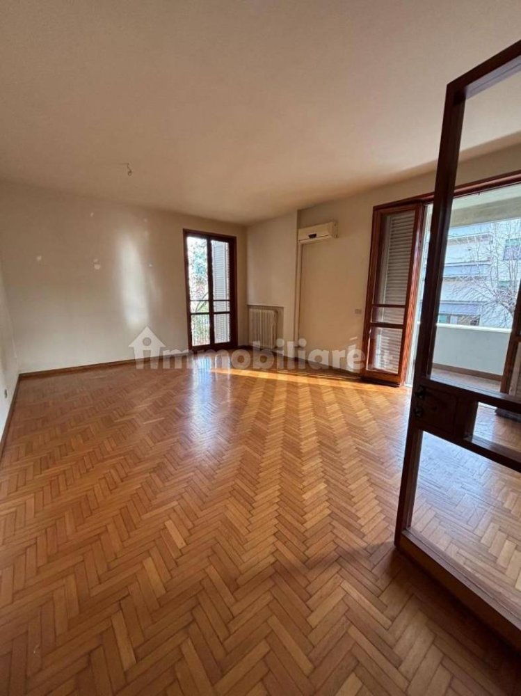 3 bedrooms Apartment in Pontedera, Italy No. 100620
