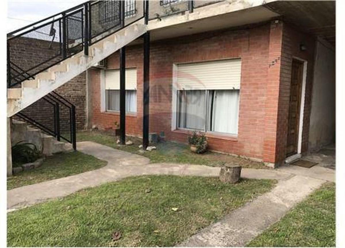 2 bedrooms House in Quilmes, Argentina No. 82513