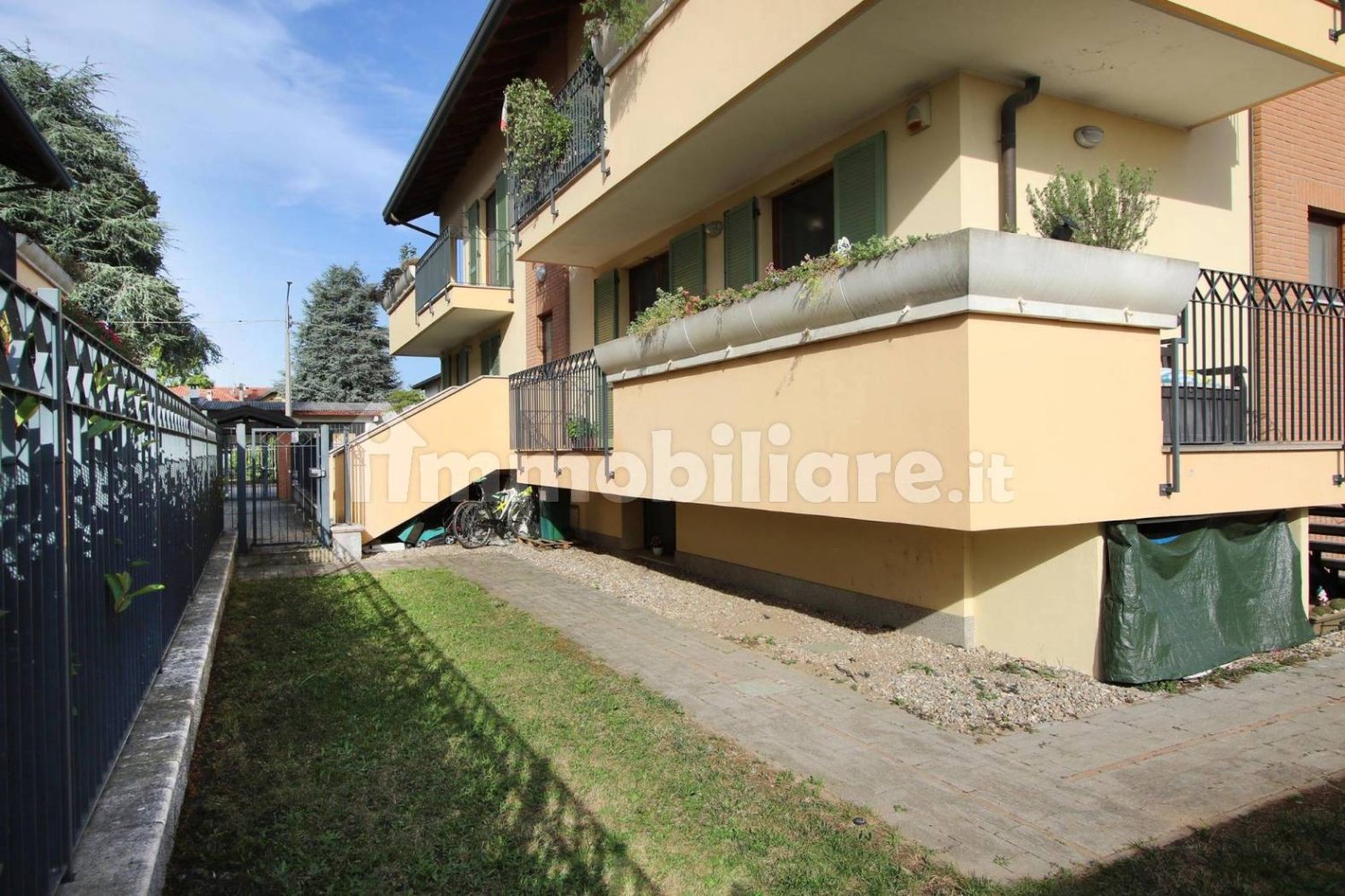 2 bedrooms Apartment in Cuggiono, Italy No. 333480