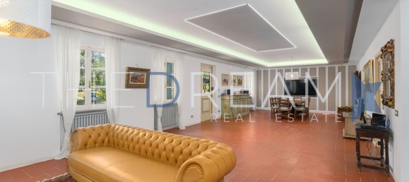 Villa de 4 dormitorios en Montecarlo, Italy No. 264807 9