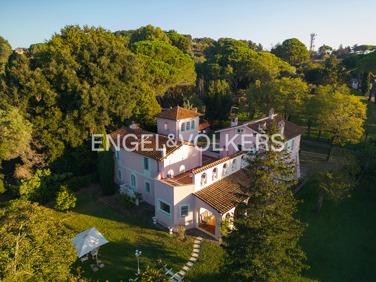 7 bedrooms Villa in Bracciano, Italy No. 379240