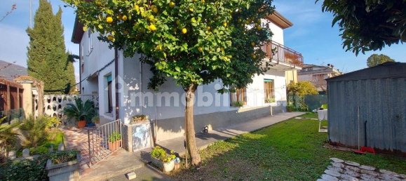 3 bedrooms House in Carrara, Italy No. 45684 2