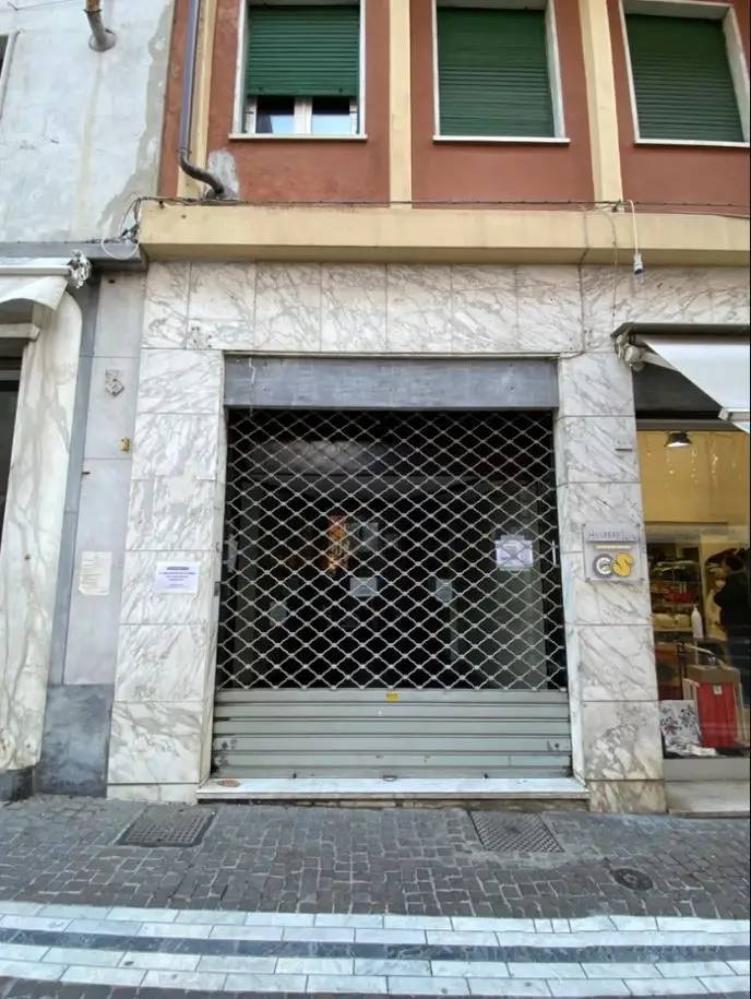 5 rooms Commercial property in Carrara, Italy No. 111430