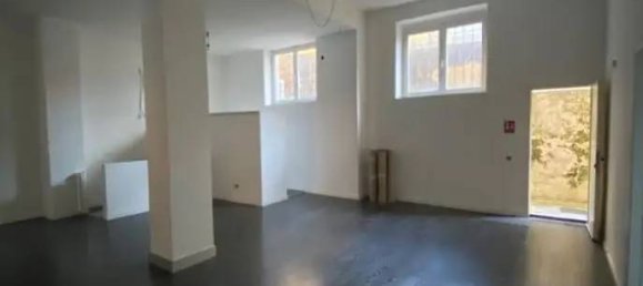 5 rooms Commercial property in Carrara, Italy No. 111430 3