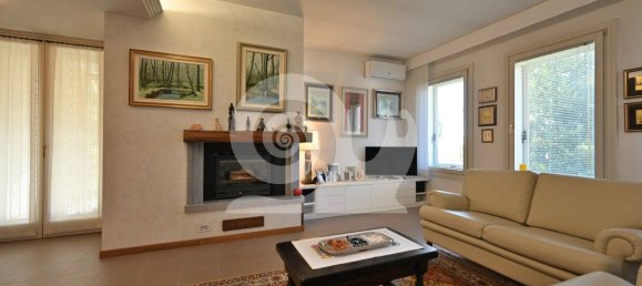 3 bedrooms Villa in Udine, Italy No. 172524 8