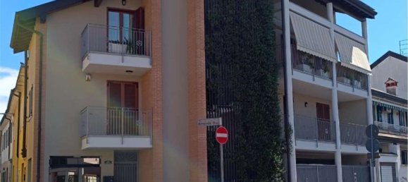 3 rooms Apartment in Bareggio, Italy No. 187581 2