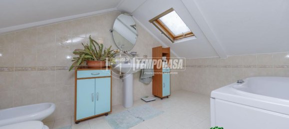 Villa de 4 habitaciónes en Vellezzo Bellini, Italy No. 157357 16