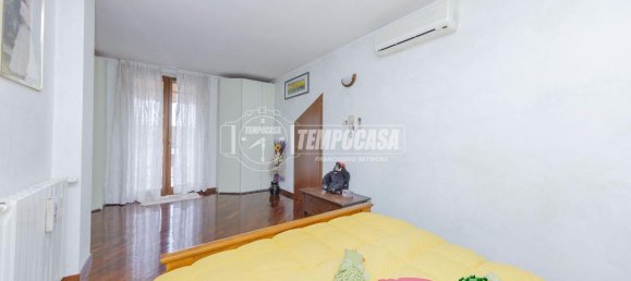 Villa de 4 habitaciónes en Vellezzo Bellini, Italy No. 157357 11