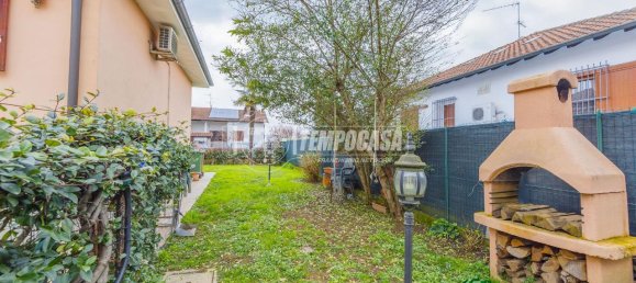 Villa de 4 habitaciónes en Vellezzo Bellini, Italy No. 157357 3