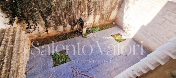 113m² Commercial property in Parabita, Italy No. 165271 8