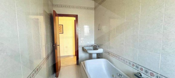 Квартира с 4 комнатами в Битритто, Италия № 27781 25