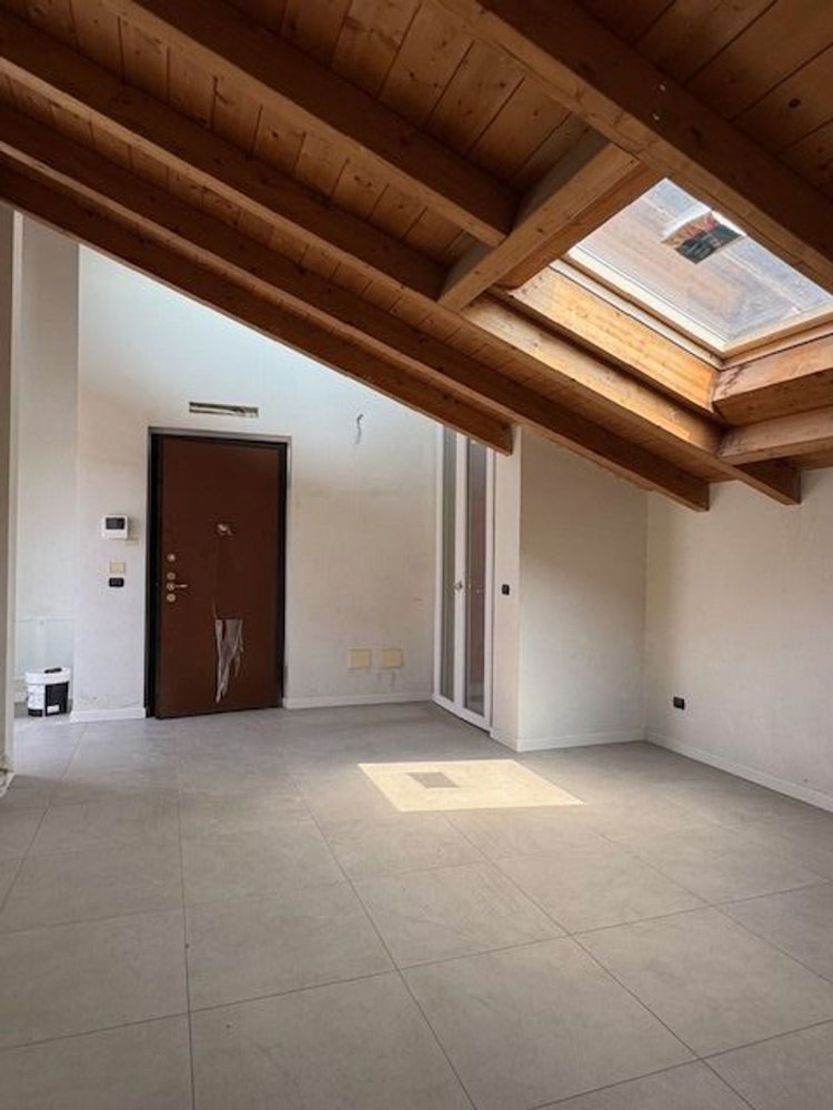 3غرفة شقة في Mesero, Italy رقم 273692