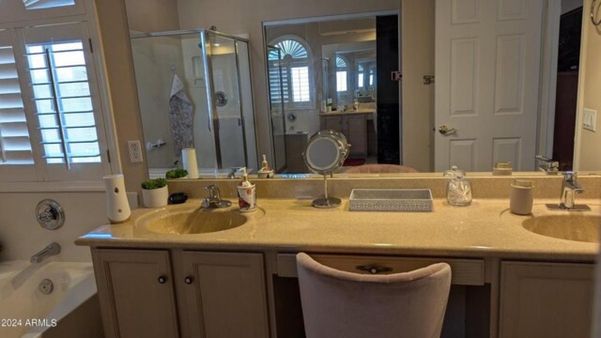 3 bedrooms House in Glendale, USA No. 223335