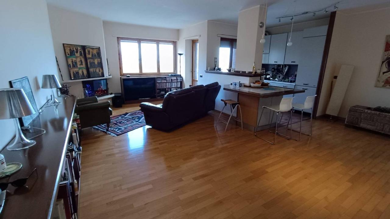 Квартира с 4 комнатами в Фрозиноне, Италия № 73906