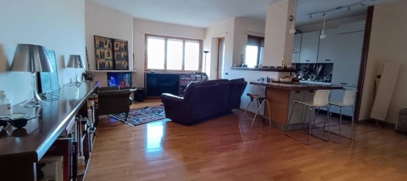 Квартира с 4 комнатами в Фрозиноне, Италия № 73906 3