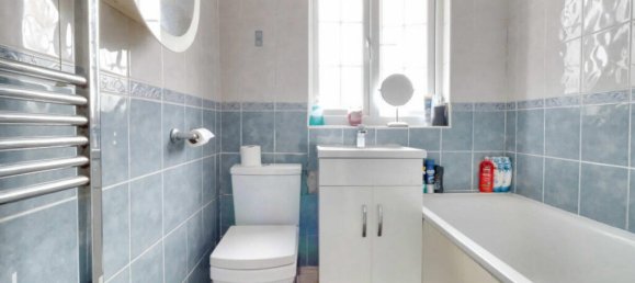 3 bedrooms House in Hayes, United Kingdom No. 5040 9