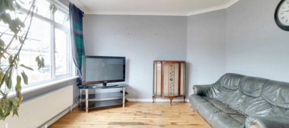 3 bedrooms House in Hayes, United Kingdom No. 5040 3