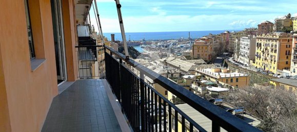 3 bedrooms Apartment in Genoa, Italy No. 36253 2
